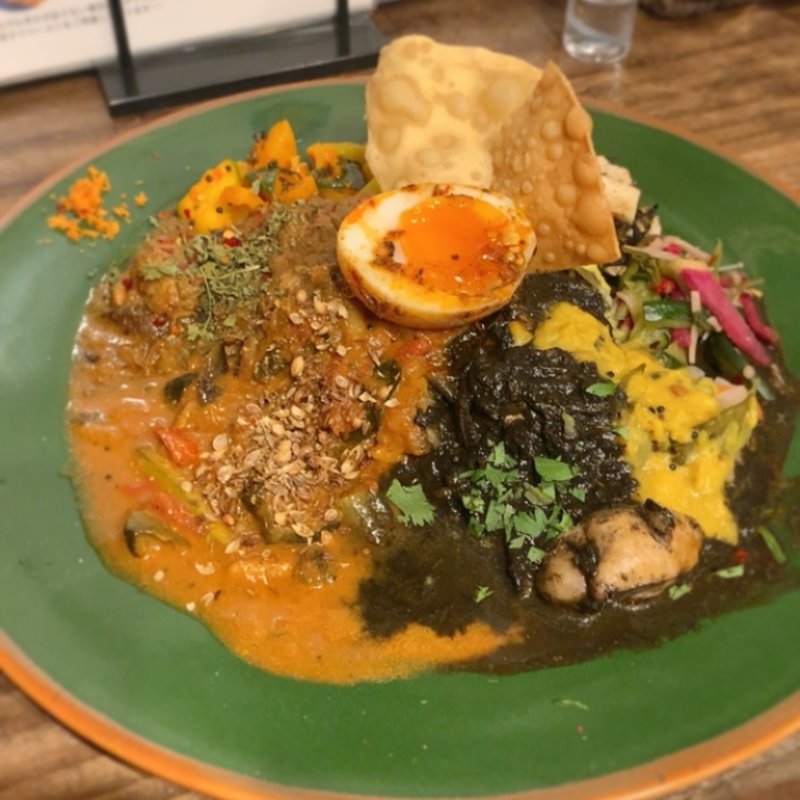 2種あいがけ(初恋チキン出汁カレー＆日替わりカレー)(カレーショップ初恋)