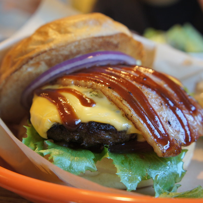 BBQベーコンチーズバーガー(コナズ珈琲新百合ヶ丘)