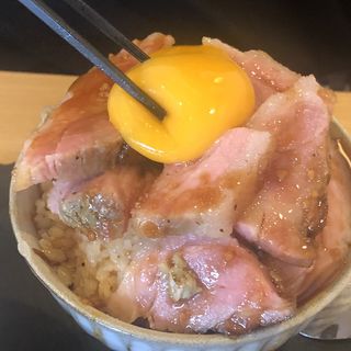 ローストポーク丼(スリーピッグ)