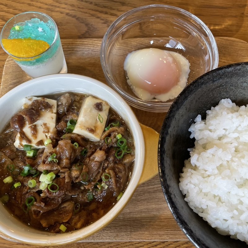 日山特選☆牛すじ煮定食〜すき焼き風〜(カフェラウンジコロン 田町三田)