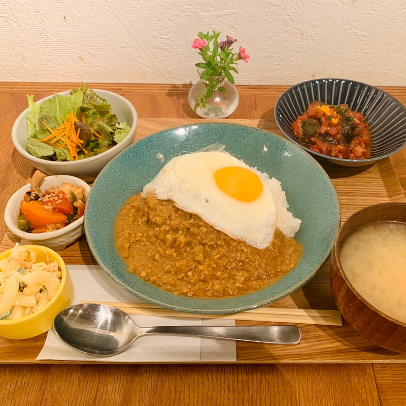 チキンアップルカレー目玉焼き乗せ(小箱)