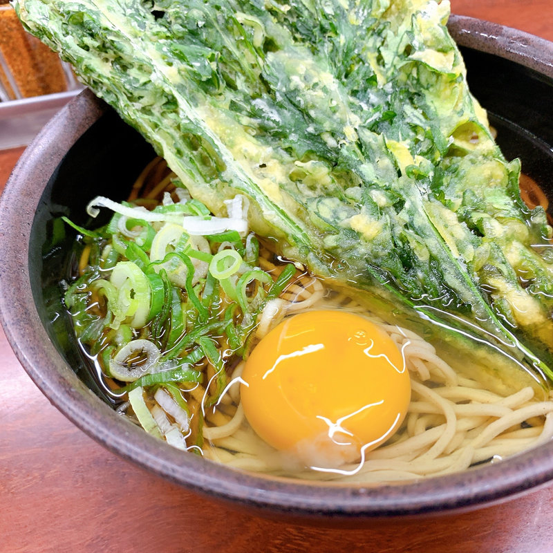 春菊天、生卵(立喰 そば うどん 丹波屋)