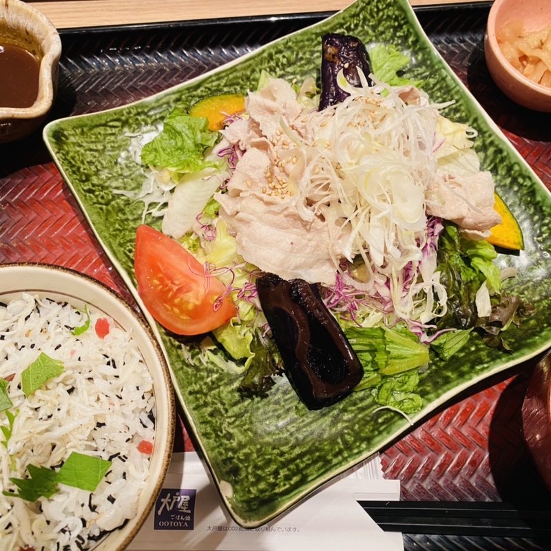 豚と彩り野菜の冷しゃぶと梅じゃこご飯(大戸屋ごはん処 ニッケコルトンプラザ店)