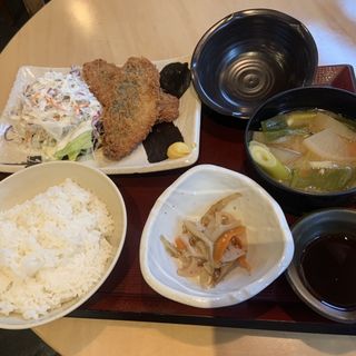 大きなアジフライ定食(まるがまる 高田馬場店)