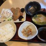 大きなアジフライ定食(まるがまる 高田馬場店)
