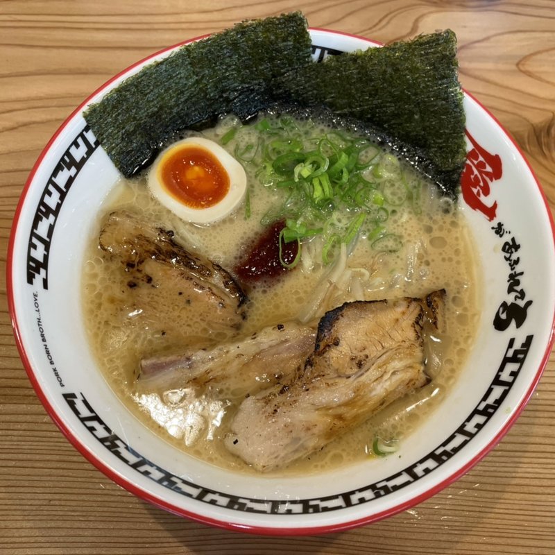 特製豚骨ラーメン(とんこつ愛があふれてる　ラーメンとりこ)