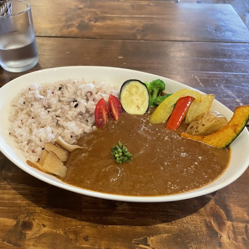 BASE CAMPカレーset BASECAMPカレー+サラダ+日替りデザート(BASE CAMP)