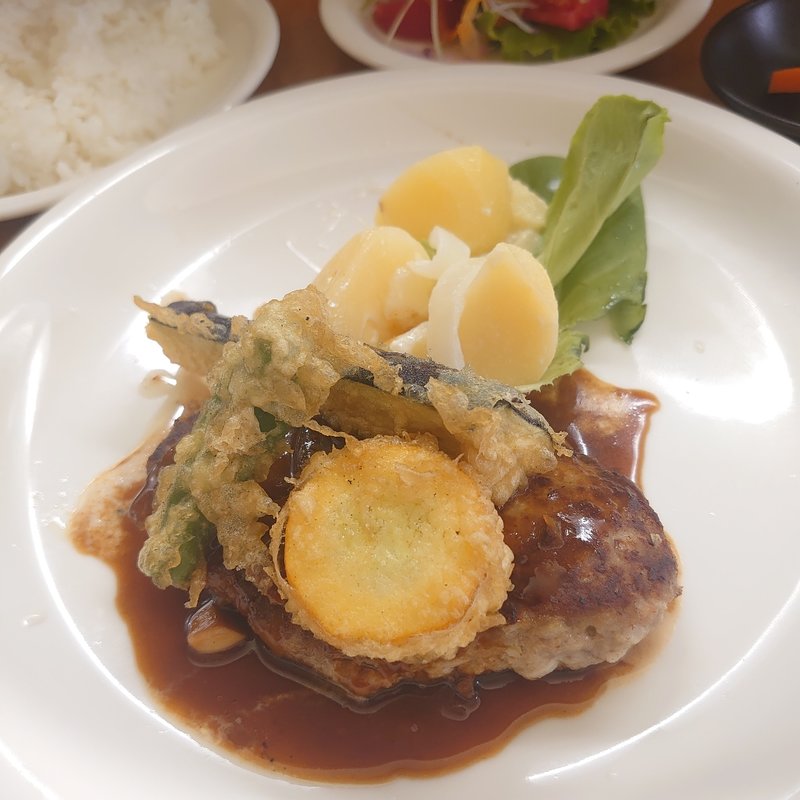 日替わりランチ(ハンバーグ・野菜フリッター)(キッチン万よし )
