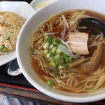 ラーメンセット (醤油ラーメン と チャーハン)(天心 )