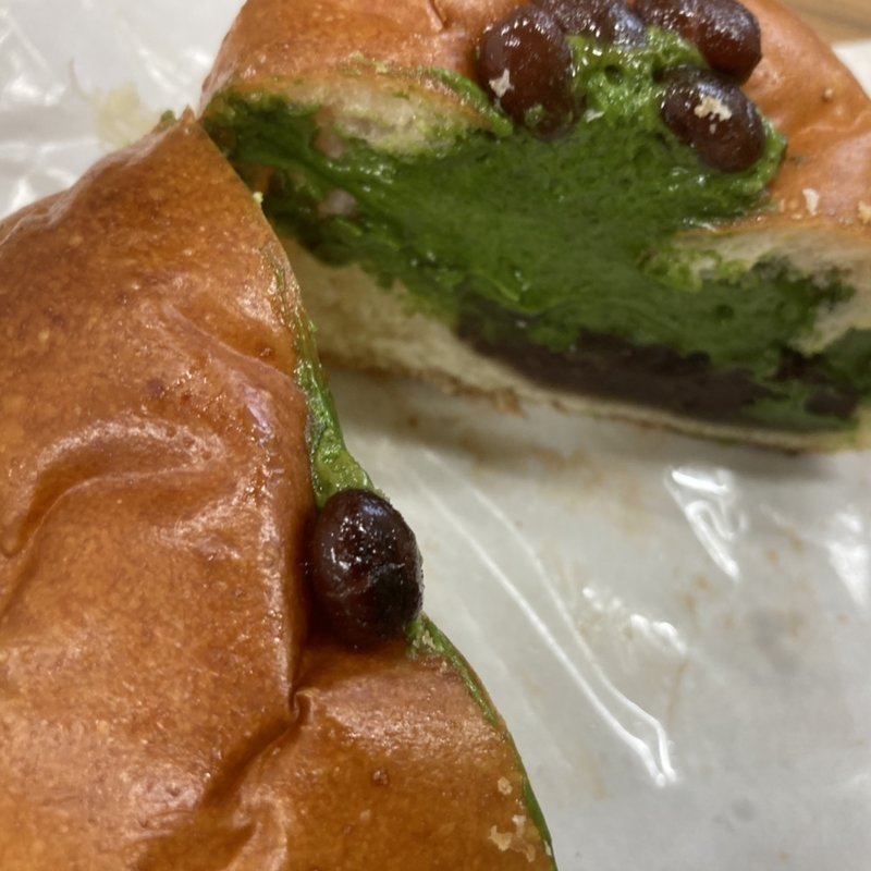 抹茶生クリームあんぱん(中路ベーカリー )