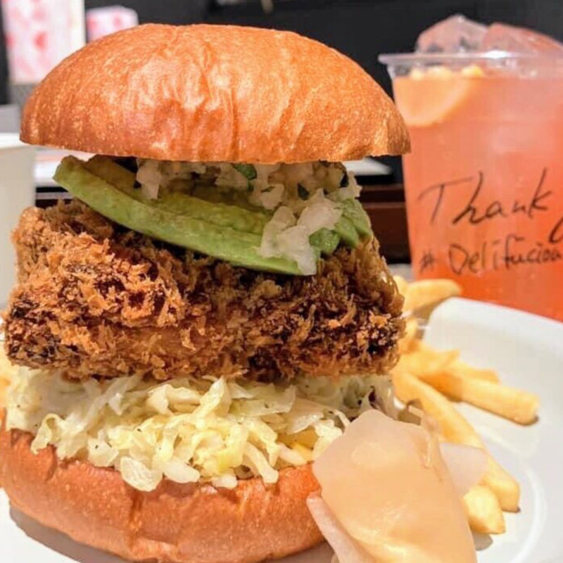 漬けマグロチーズバーガー(デリファシャス)