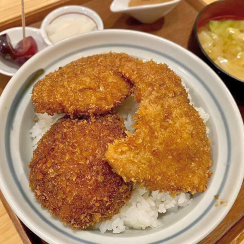 3種ミックス丼(ワセカツ！奏す庵)