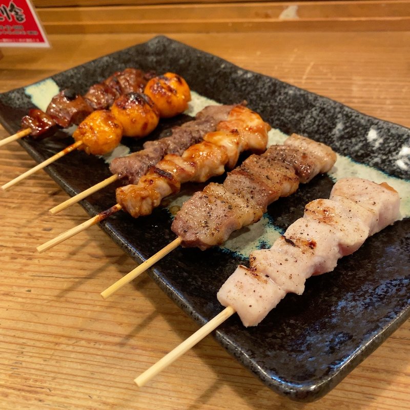 肝、きんかん串、こころ、もも肉、豚バラ串、白くし(レア)(石どり舎 寿本店 )