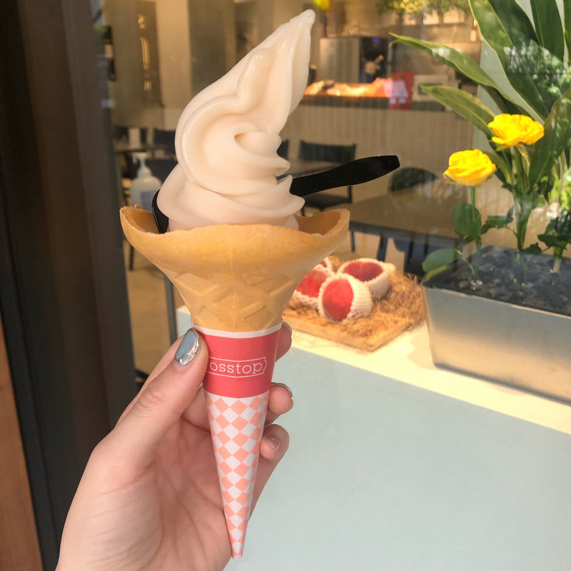 山梨県産桃のフルーツソフト(HARAJUKU Cross JAPAN MASTERY COLLECTION_estカフェ)