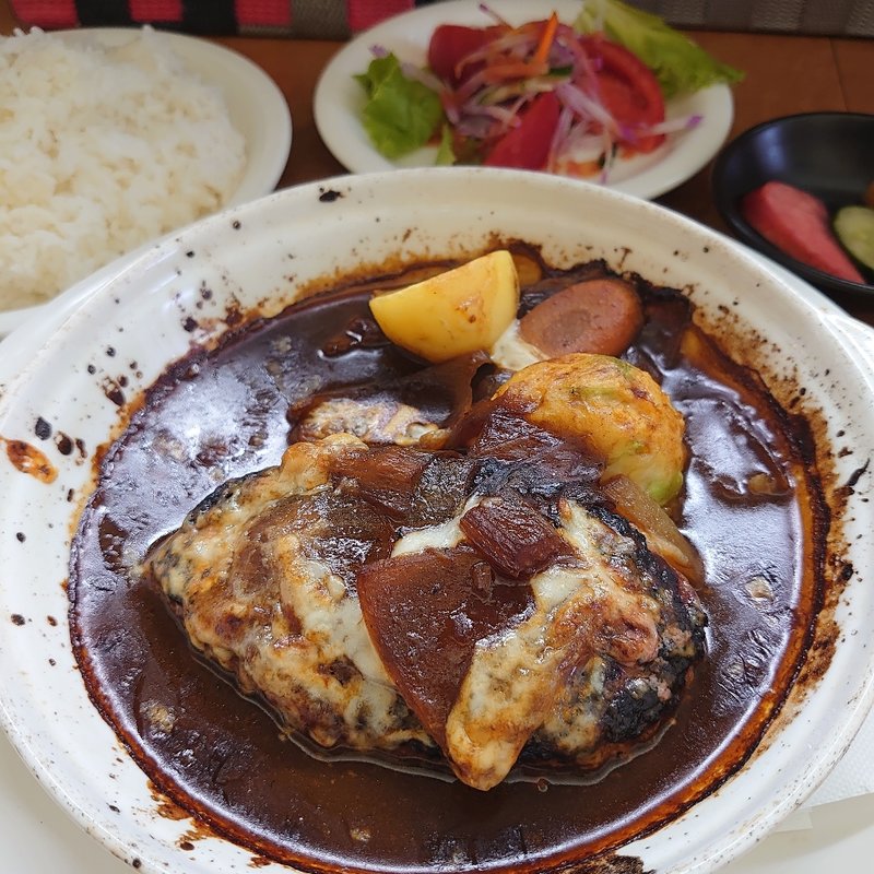 煮込みハンバーグ(キッチン万よし )