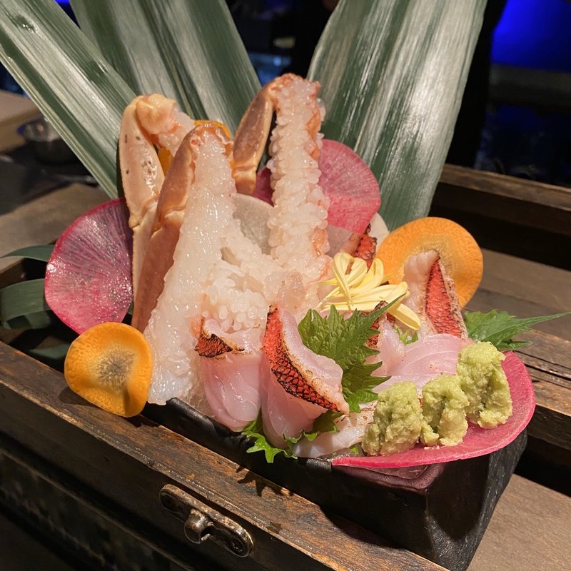 お造り(松葉蟹、金目鯛)(虎鉄 （KOTETSU）)