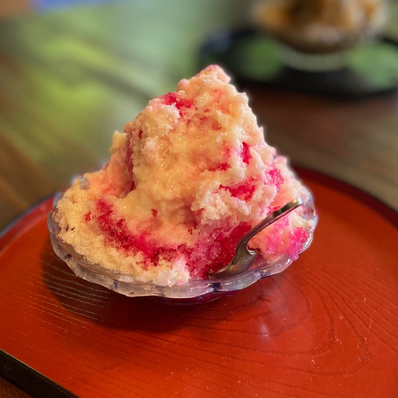 かき氷　いちごミルク(春日乃茶屋 （かすがちゃや）)