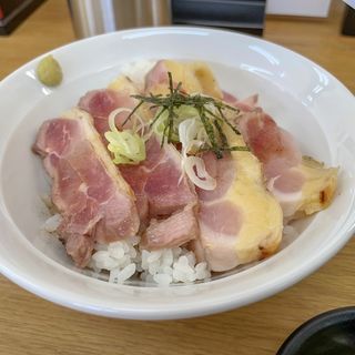 地鶏タタキ丼