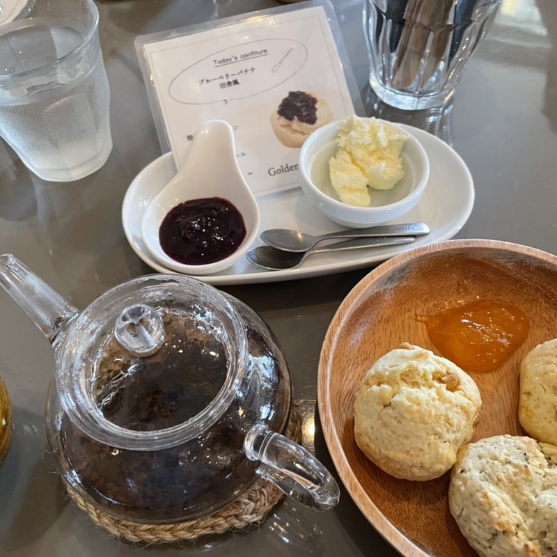 スコーンと紅茶のセット(ラ・ターブル・ドゥ・イズミ （La Table De Izumi）)