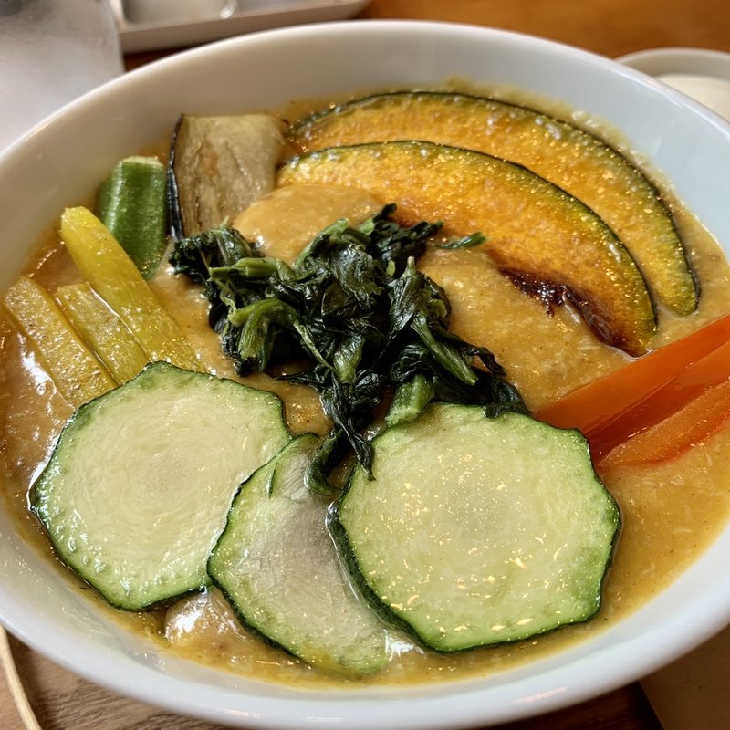 夏野菜のカレー粥(カユ デ ロワ （CAYU des ROIS）)