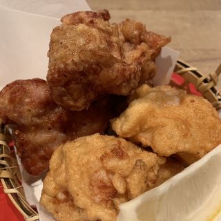 「鶏の唐揚げ」と「塩ザンギ」の合盛り(いただきコッコちゃん マーブルロード店 )