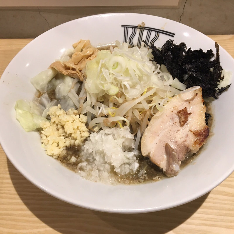 煮干し豚そば(自家製麺ビブグルメン)