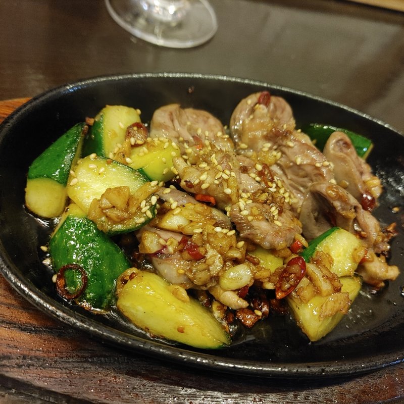 鶏ハツとキュウリのガーリック炒め(とどろき二丁目バル)