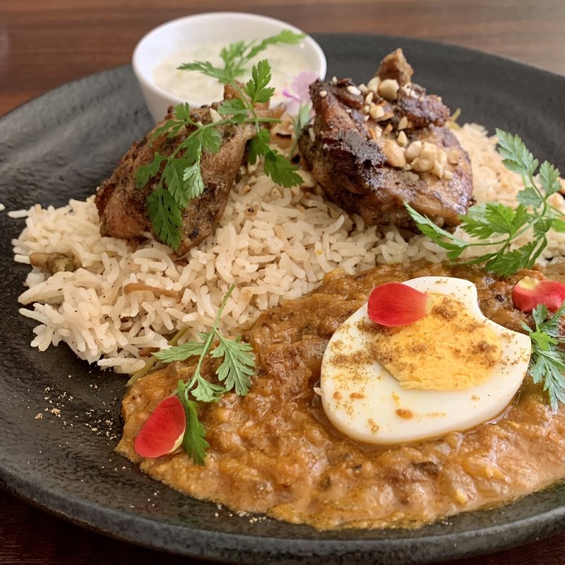 チキンムグライビリヤニ エッグマサラカレー ライタ(ベンガルタイガー)