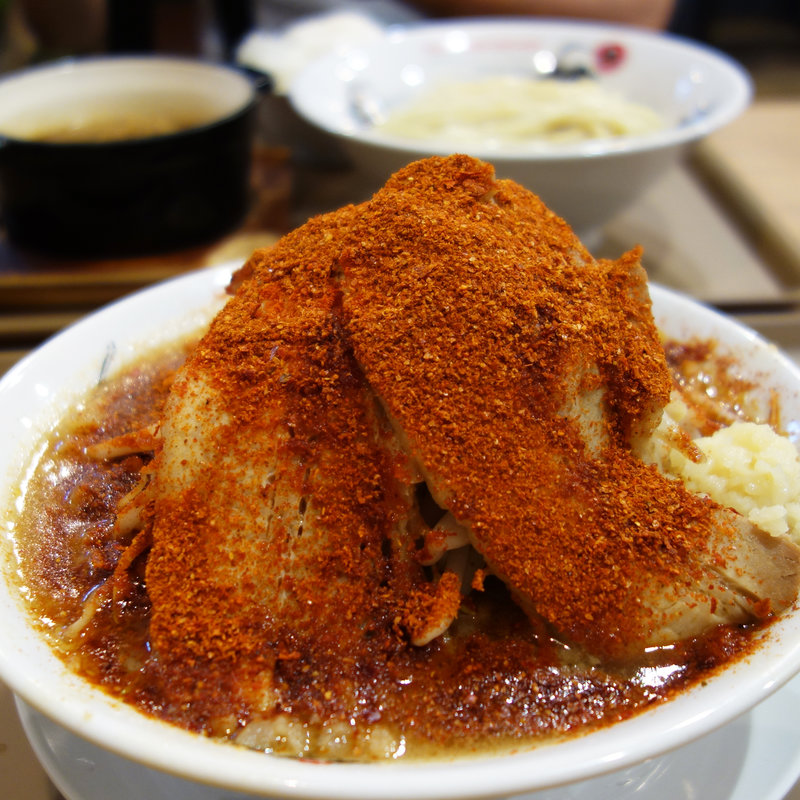 天神二郎レッド(つけ麺・ラーメン・まぜそば フジヤマ55 福岡天神店)