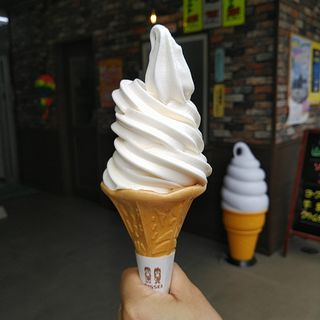 山地酪農ソフトクリーム(わたひろ衣料品店)