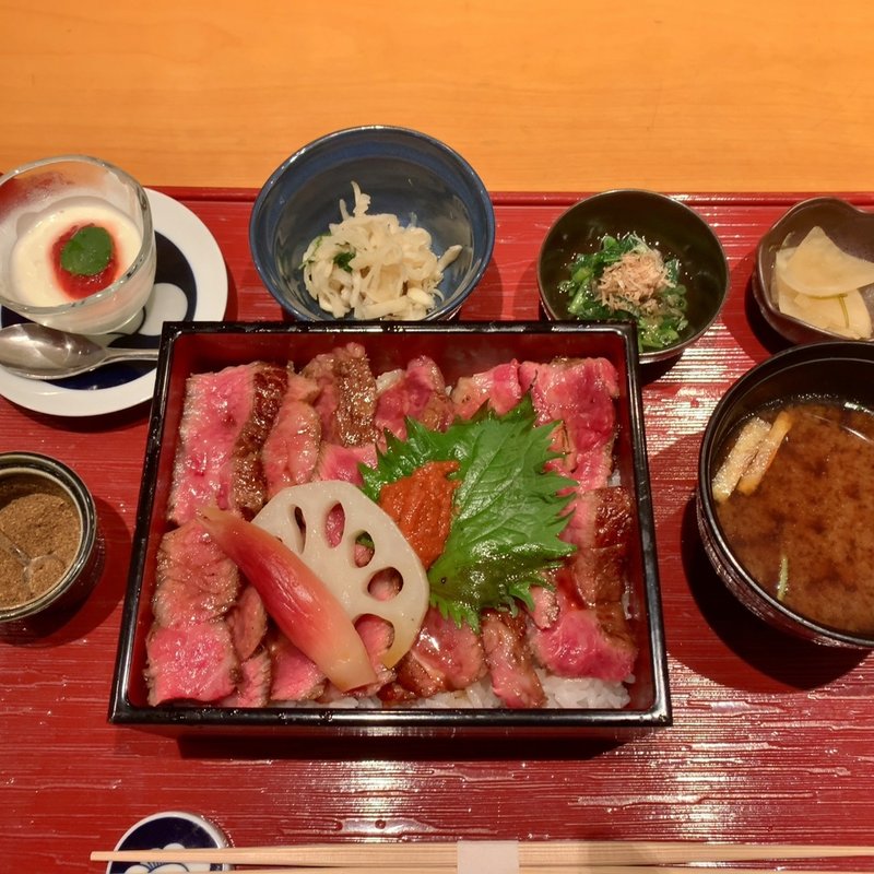 国産和牛 ステーキ重(小梅 浦和総本店)