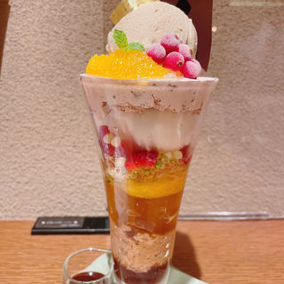 ロイヤルフルーティーパフェ(パティスリー&カフェデリーモ梅田)