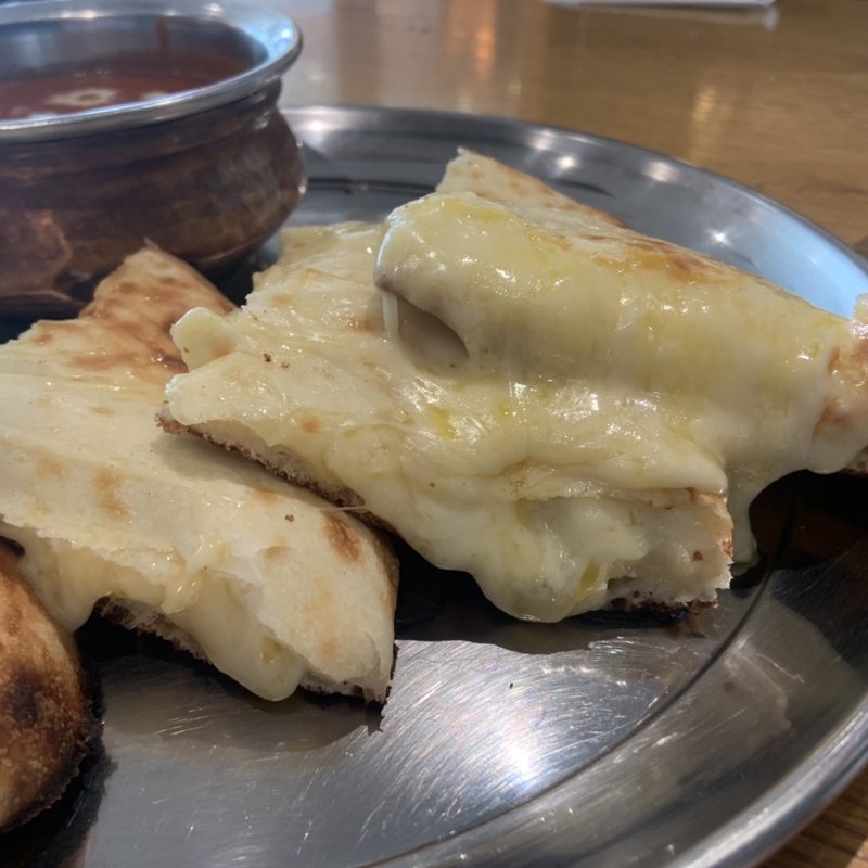 Aセット（バターチキンカレー、ハニーチーズナン）(ナンステーション エソラ池袋店)