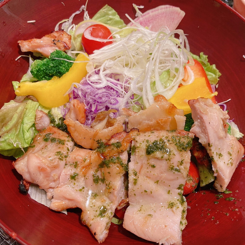 バジルチキンの彩りサラダボウル(大戸屋ごはん処 新宿アイランドイッツ店)