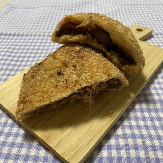ゴロゴロ牛肉のカレーパン(naoto.pan)