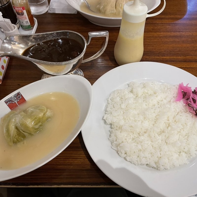 ハヤシライスとロールキャベツシチュー(アカシア 羽田空港第２ターミナル店)