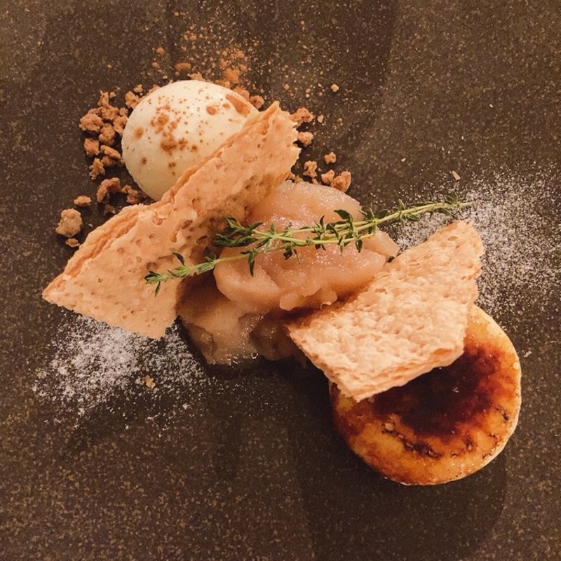 リンゴのキャラメリゼとシブースト　アップルパイ仕立て(45 （キャラントサンク）)