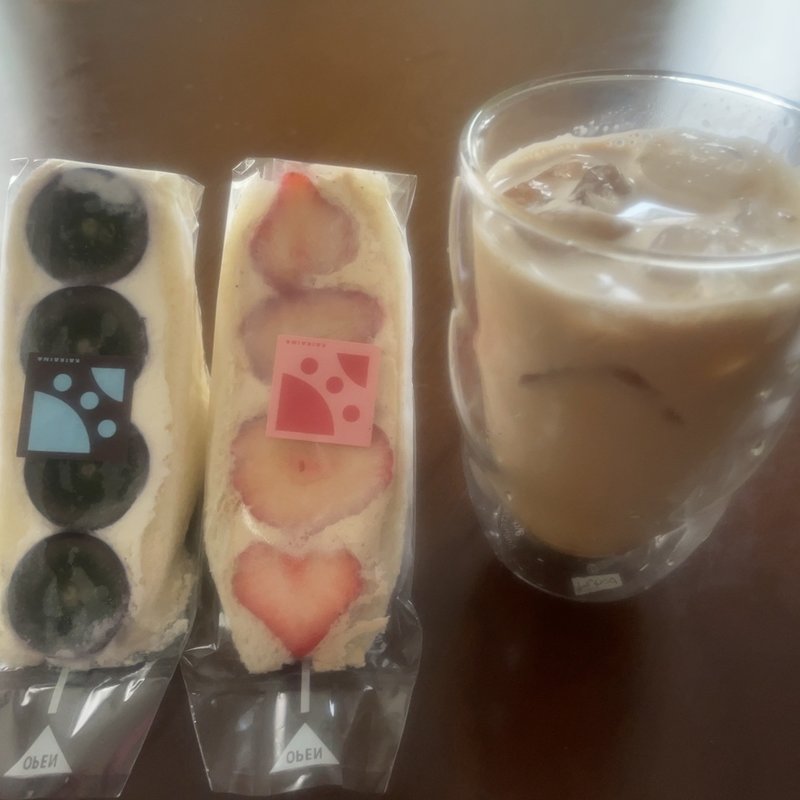 いちごサンド　アールグレイクリームandナガノパープル(kaikaina)