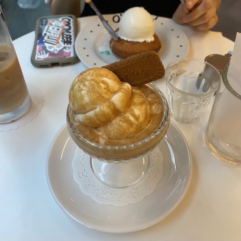 (BIG BABY ICE CREAM)