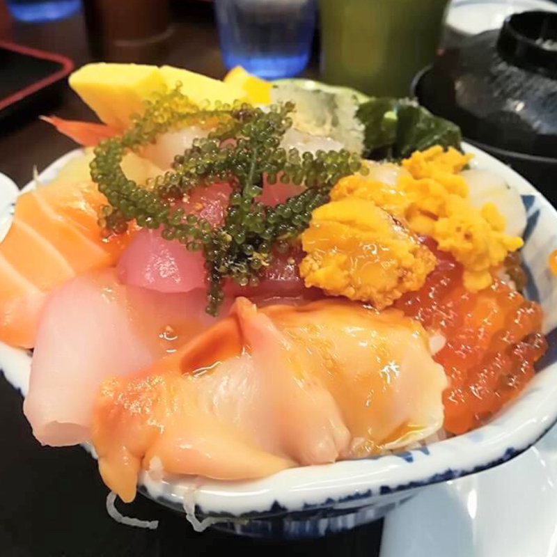 海鮮丼特上(どん辰 （ドンタツ）)