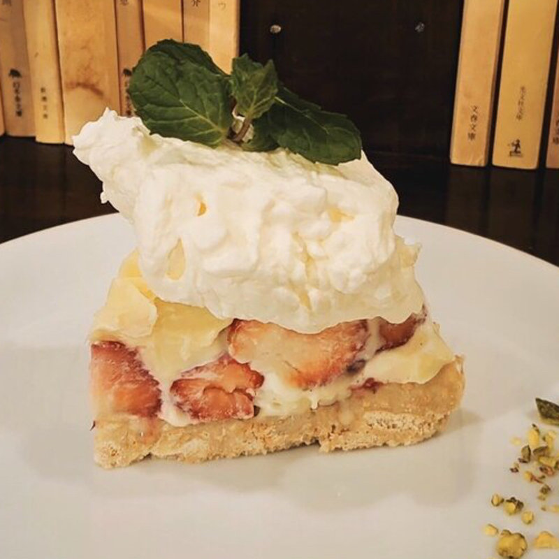 苺とホワイトチョコのマウンテンケーキ(青山文庫)