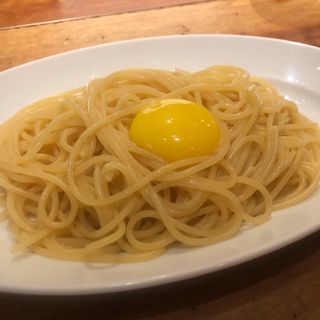 お山の卵黄をのせた発酵青唐辛子のスパゲッティペペロンチーノ(あつあつ リ・カーリカ)