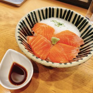 サーモン丼(ほっぺ家はなれ 斗香庵)
