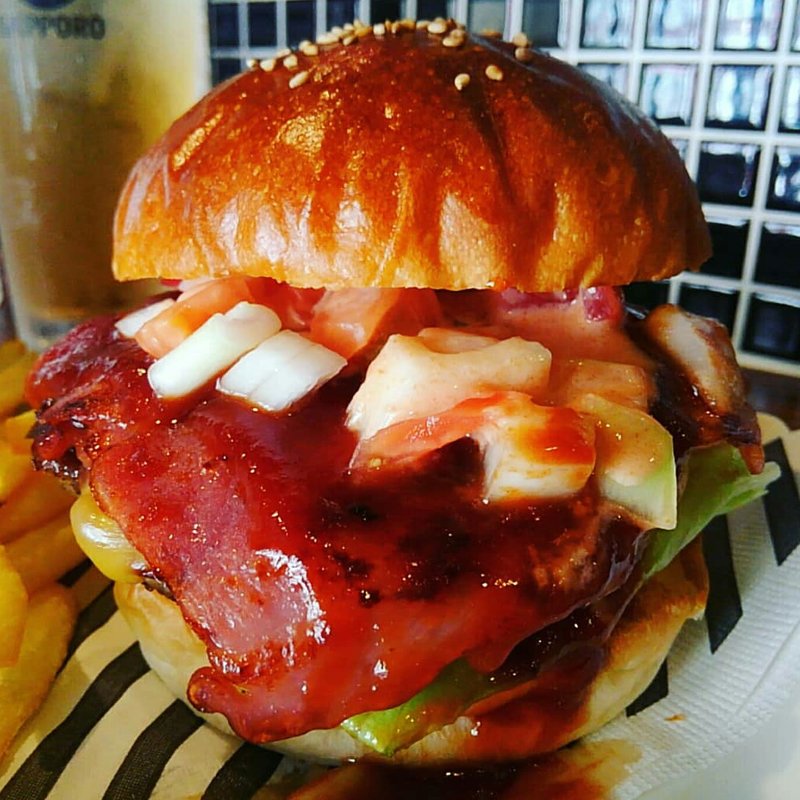 ママ・クラシック＋ベーコン＋チーズ(バーガー酒場 ハンバーガー・ママ)