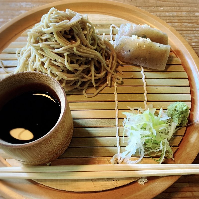 ざる蕎麦とこんにゃく寿司(文治郎)
