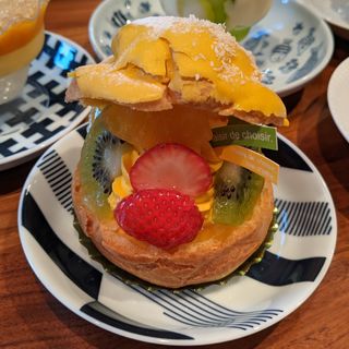 トロピカルシュークリーム(トリアノン洋菓子店 高円寺本店)