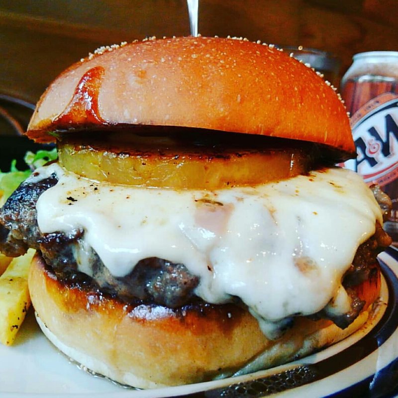 パイナップルチーズバーガー(BURGERLION MEAT CRUSADERS(バーガリオンミートクルセイダーズ))