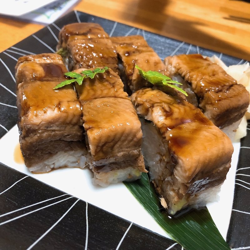 穴子の押し鮨(なかむら )