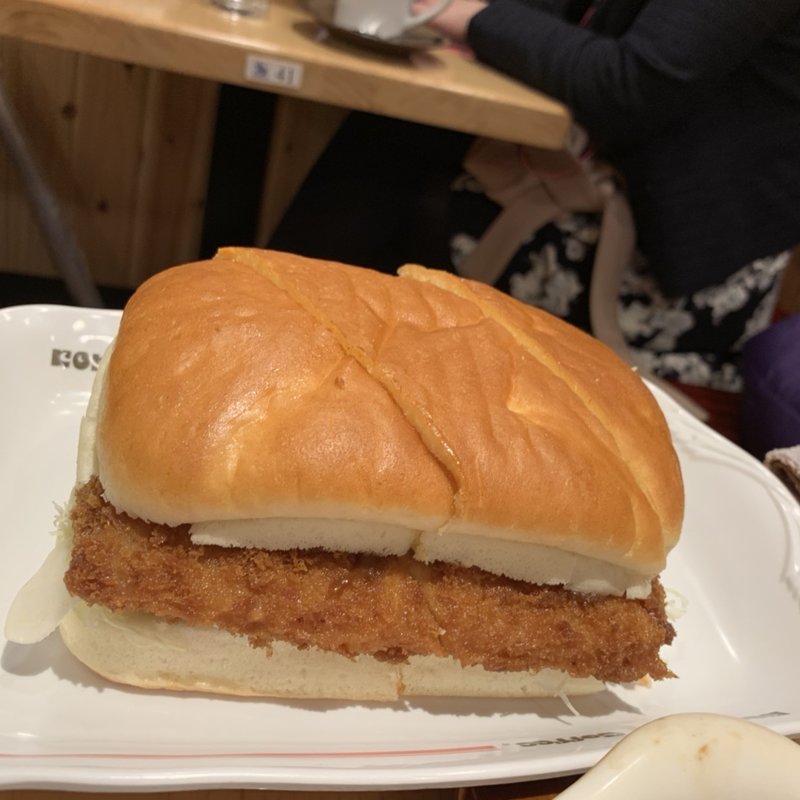 カツカリーパン(コメダ珈琲店)