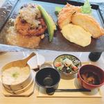 選べるメイン料理〔A〕の中から1品と〔B〕の中から1品をお選びください
